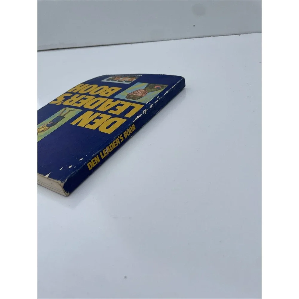 Vintage Book Den Leader's Book Boy Scouts 1980 Paperback Book ******